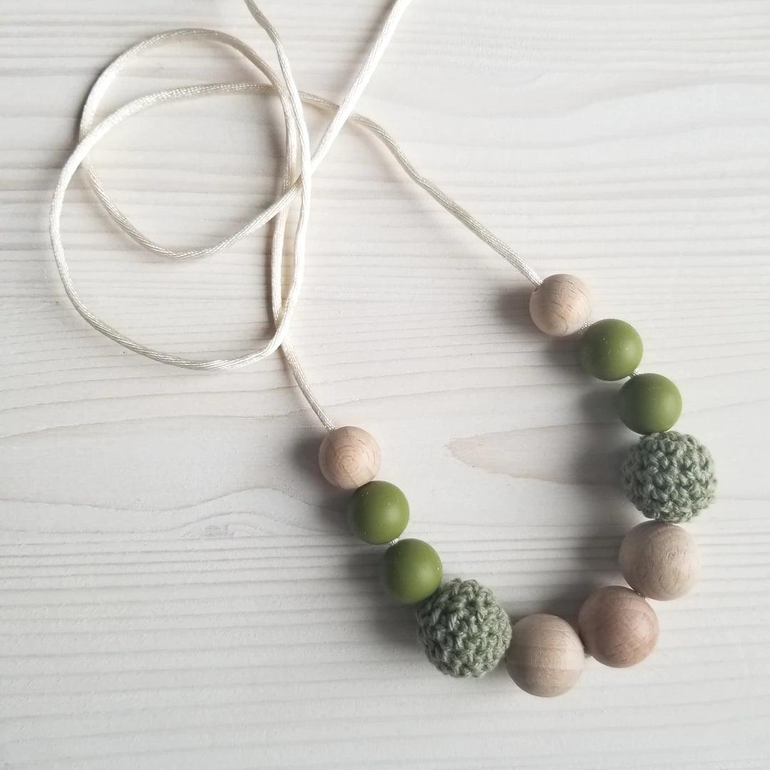 Création Jade | Collier de portage et d'allaitement | Douce laine et olive | 75cm