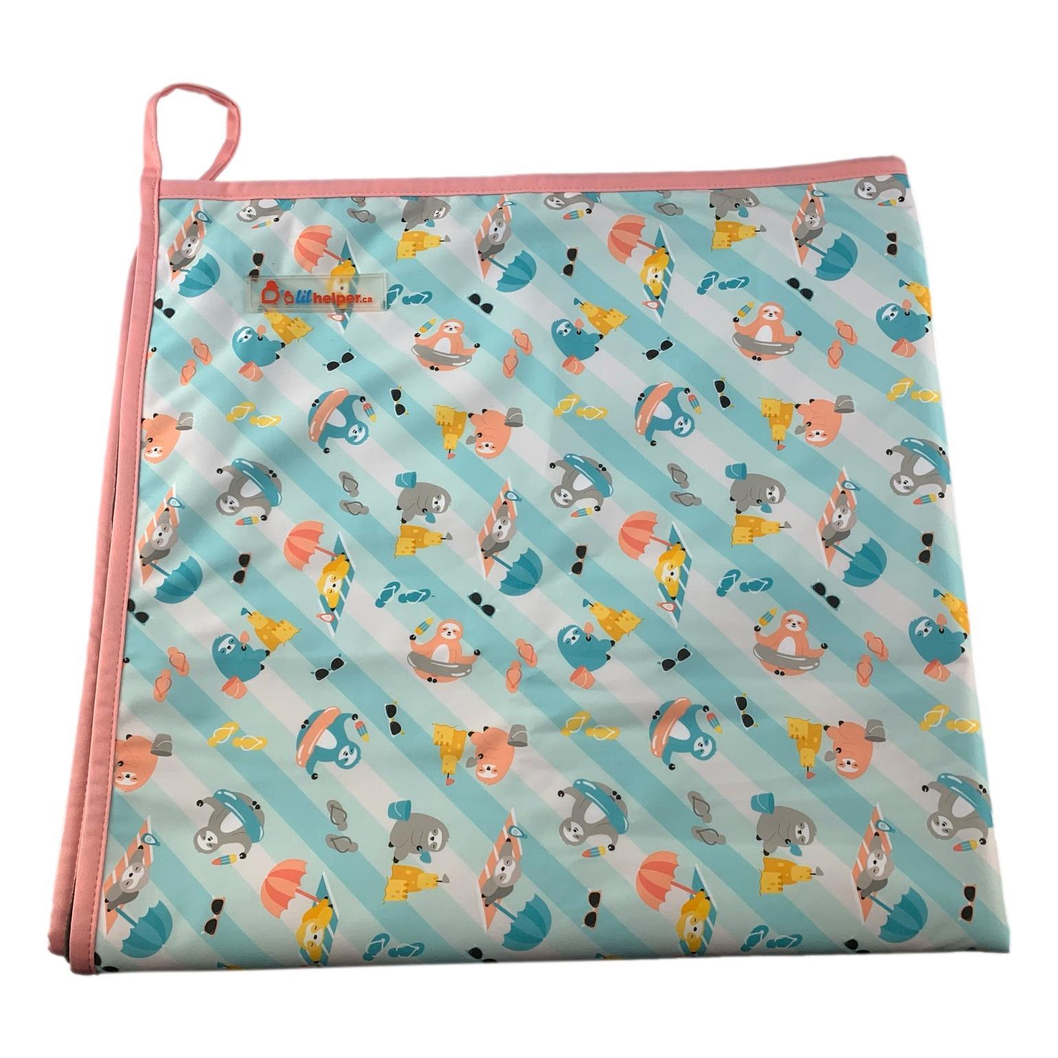 Lil Helper | Grande alèze imperméable ''Lifesaver Original Mat'' | Sloths Stripe (bordure du piqué rose corail)
