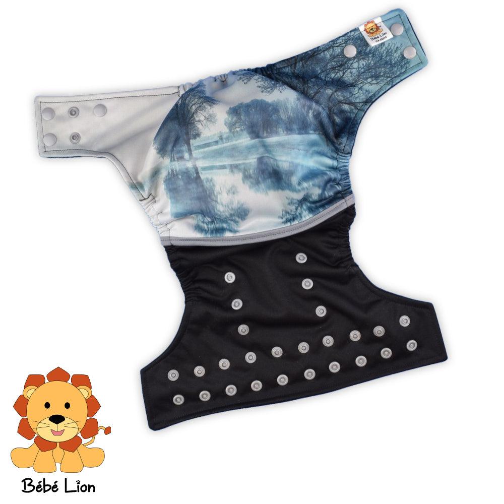 BEBE LION | Couche lavable à poche | taille unique | Collection nature | Rivière hivernale