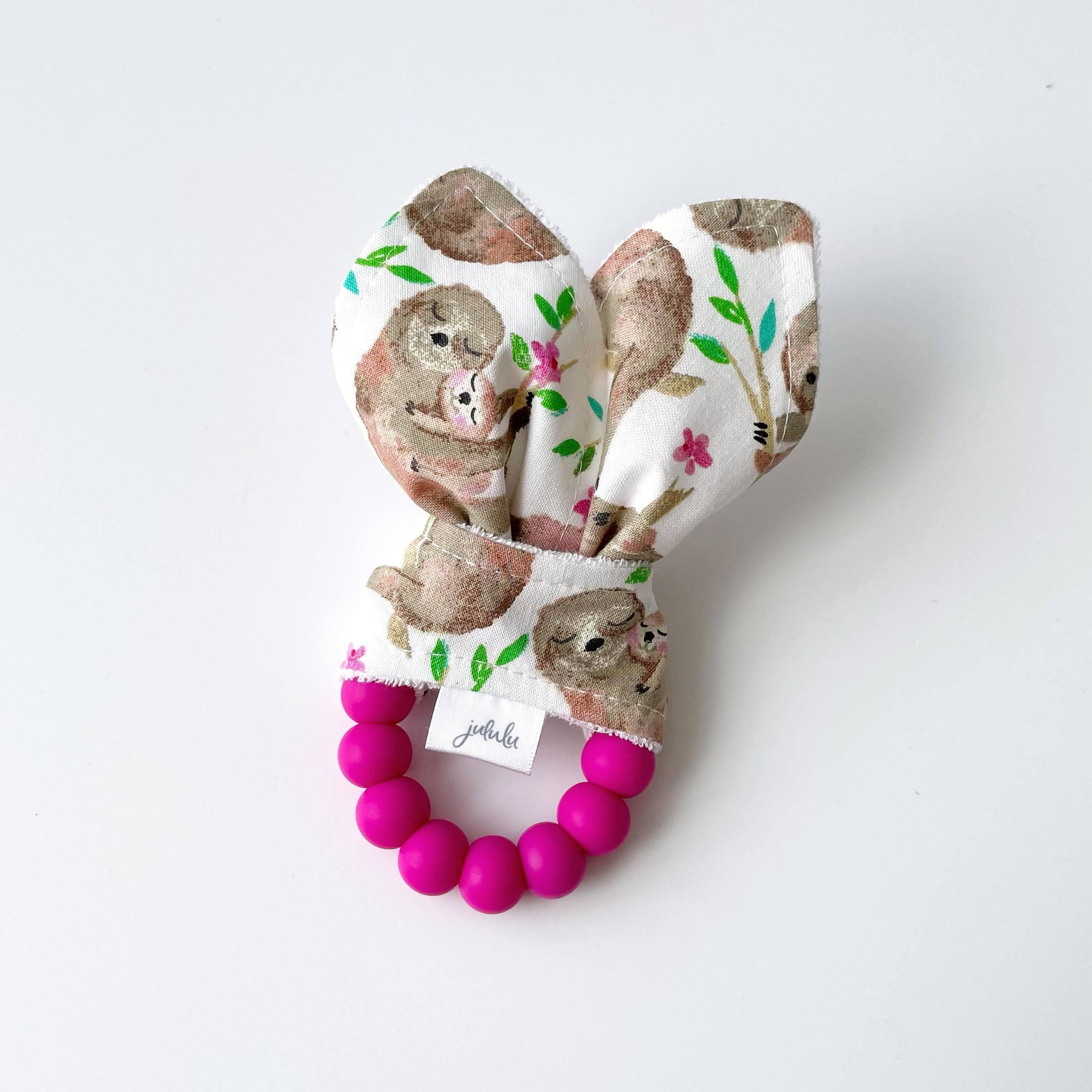 JULULU | Hochet oreilles de lapin | Paresseux fuchsia