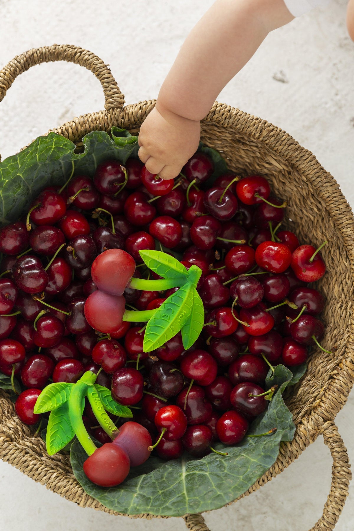 Oli & Carol | Jouet de caoutchouc 100% naturel | Fruits & Veggies | Merry the Cherry - Oli & Carol